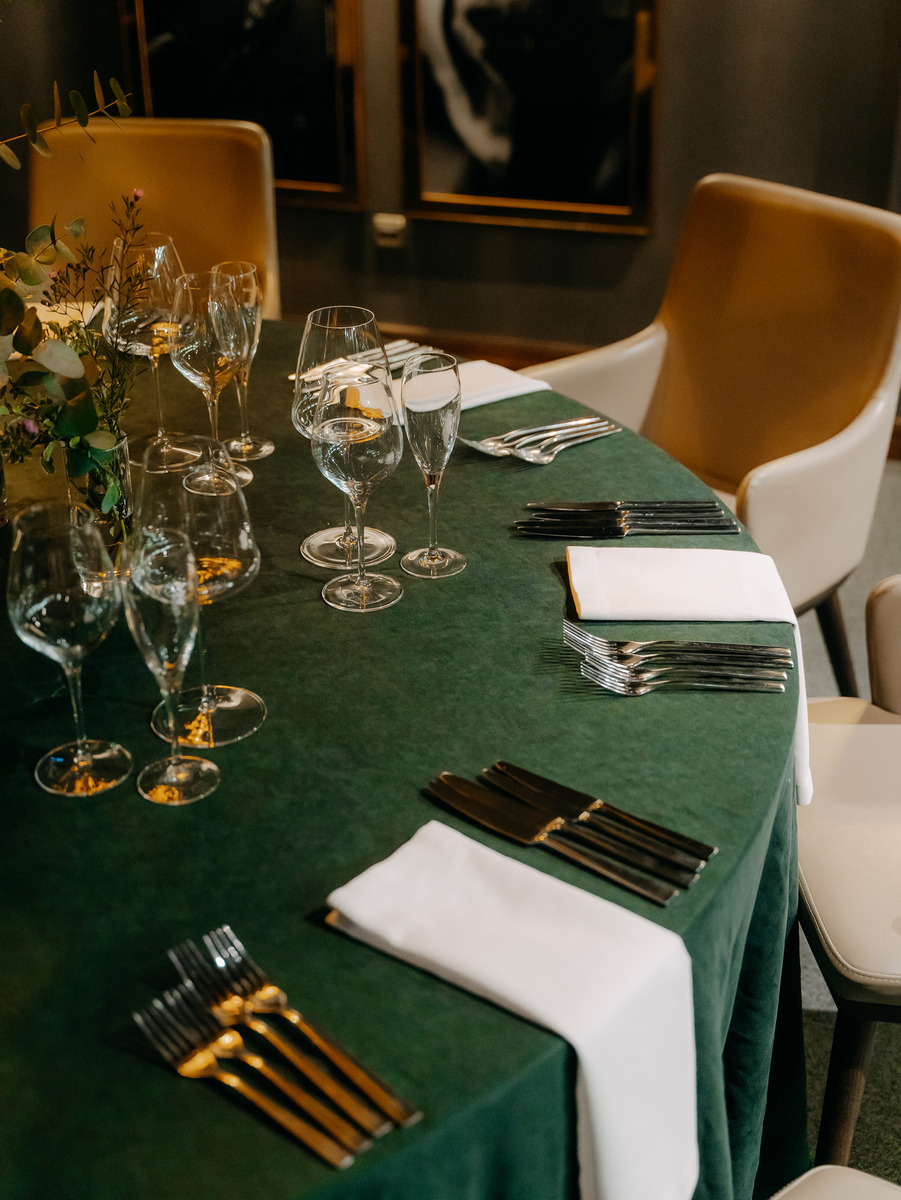 Book your seat to spend the evening in the company of champagne and its admirers_photo